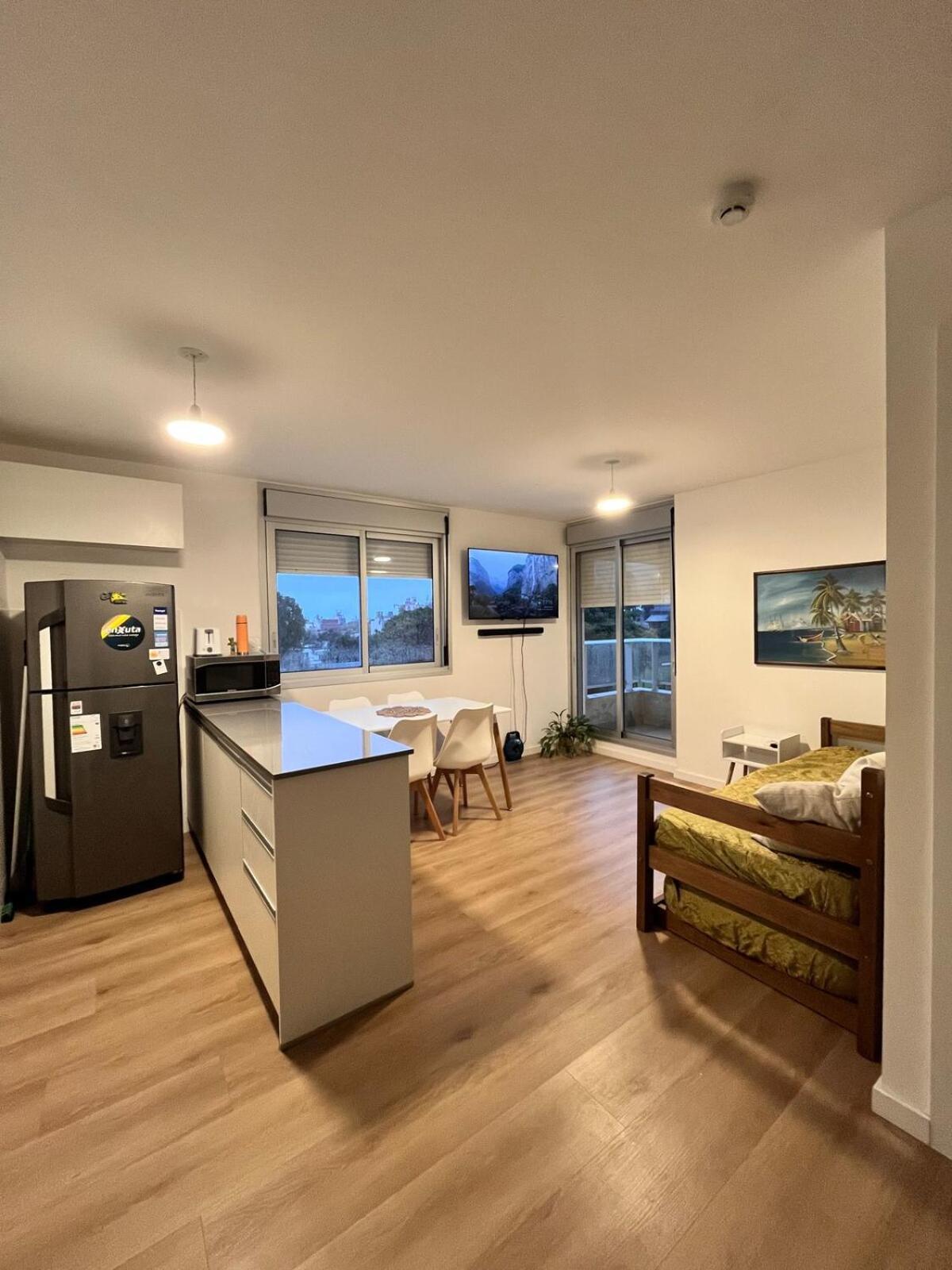 Apartment Fully Equipped Close To Shopping *