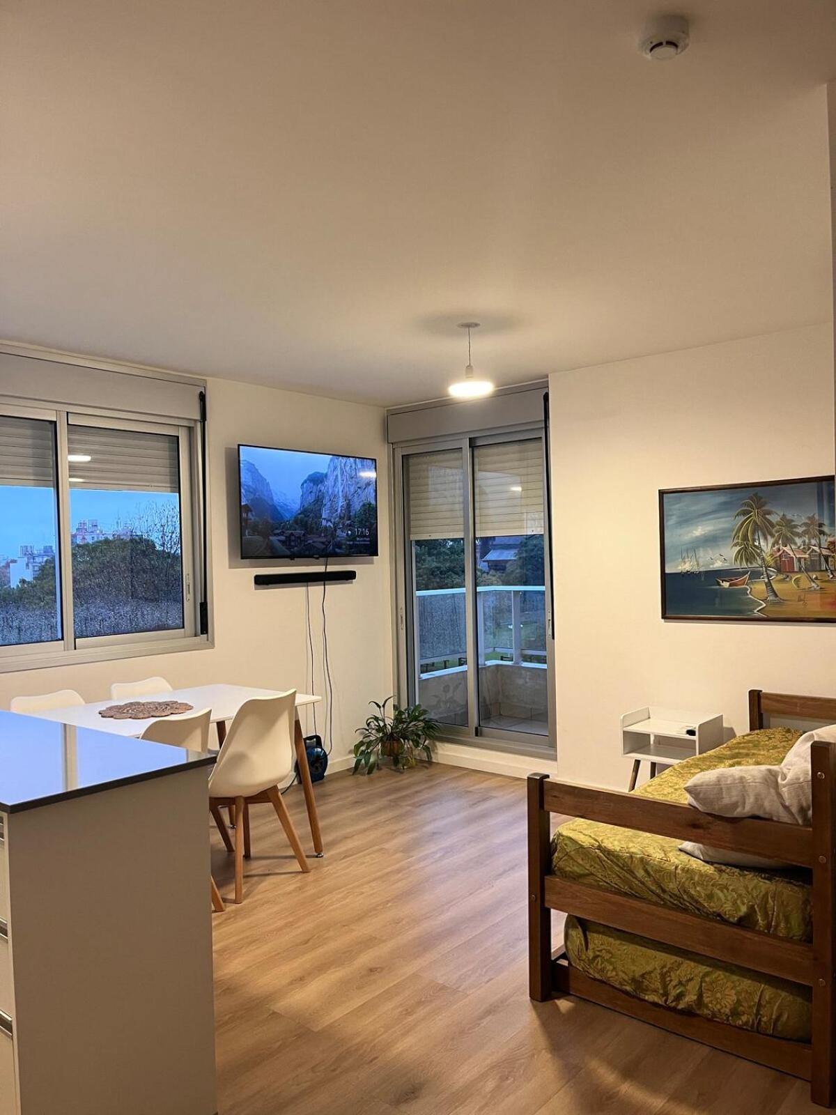 Fully Equipped Close To Shopping Apartment Montevideo